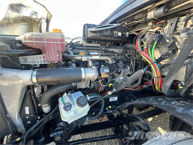 Freightliner Cascadia 126 6x4 T/A Sleeper Truck Tractor Седельные тягачи