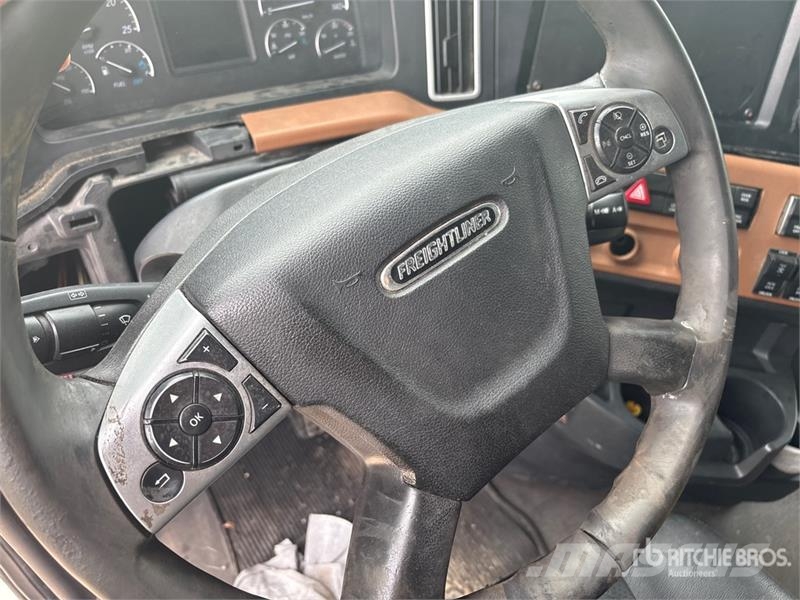 Freightliner Cascadia 6x4 T/A Sleeper Truck Tractor (Inoperable Cabezas tractoras