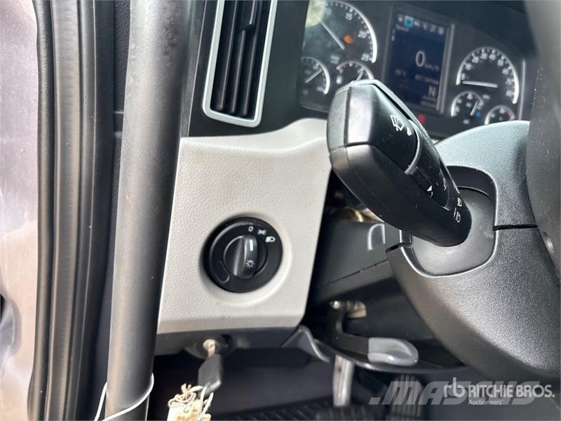 Freightliner Cascadia 126 6x4 T/A Sleeper Truck Tractor Sattelzugmaschinen