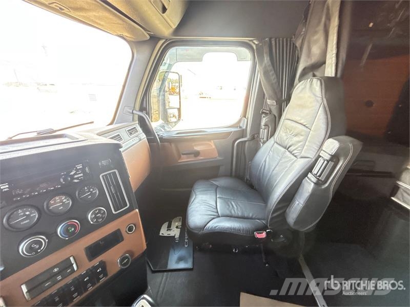 Freightliner Cascadia 126 6x4 T/A Sleeper Truck Tractor Τράκτορες