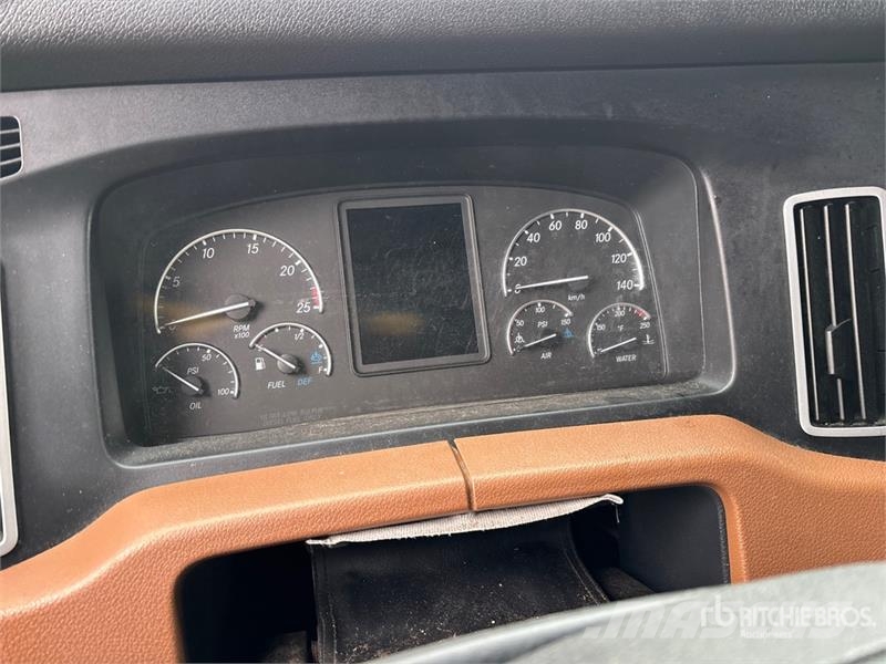 Freightliner Cascadia 126 6x4 T/A Sleeper Truck Tractor (Inoper Truck Tractor Units