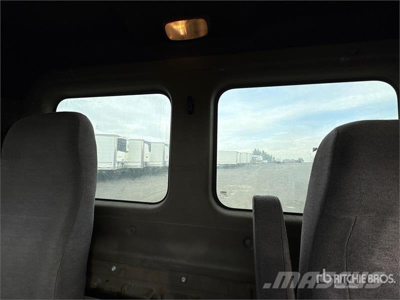 Freightliner Cascadia 4x2 S/A Day Cab Truck Tractor Тягачі