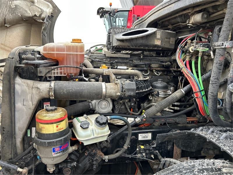 Freightliner Cascadia 126 6x4 T/A Sleeper Truck Tractor Tractor Units