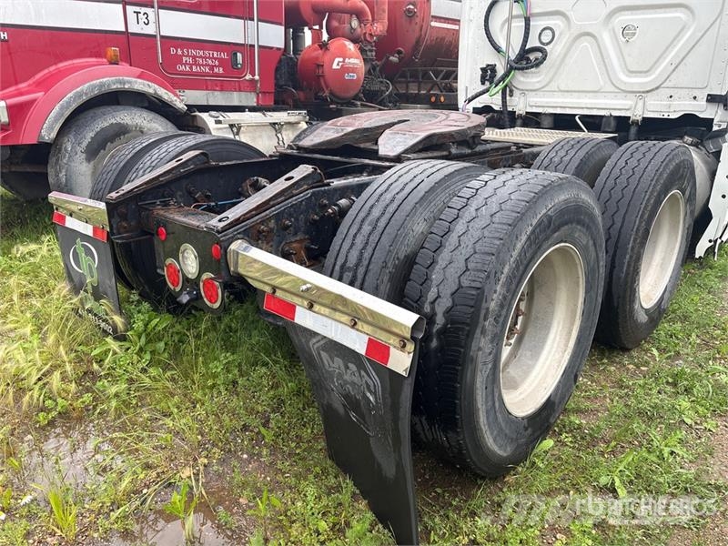 Freightliner Cascadia 126 6x4 T/A Sleeper Truck Tractor Autotractoare