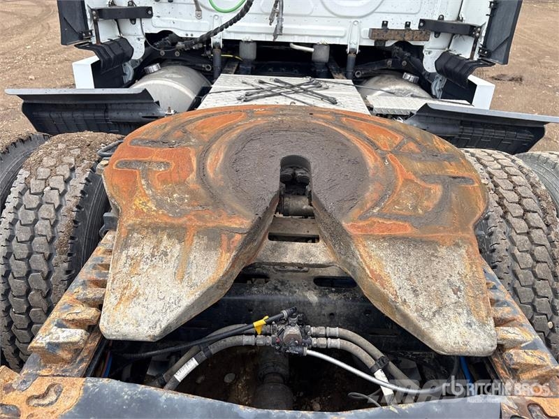 Freightliner Cascadia 126 6x4 T/A Sleeper Truck Tractor Camiones tractor