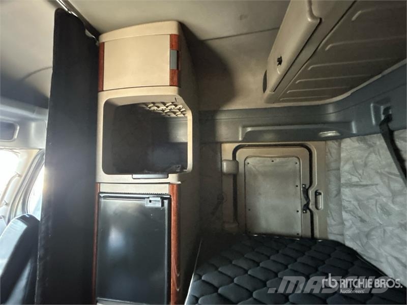 Freightliner Cascadia 125 6x4 T/A Sleeper Truck Tractor Τράκτορες