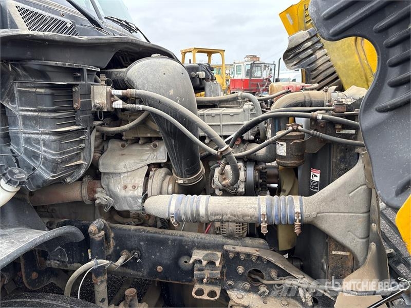 Freightliner Cascadia 125 6x4 T/A Sleeper Truck Tractor Tractor Units