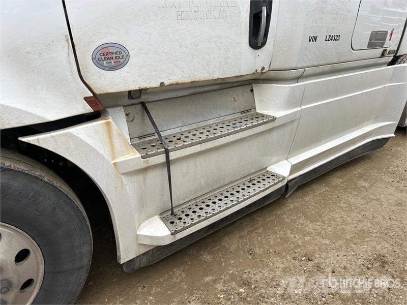 Freightliner Cascadia 126 6x4 T/A Sleeper Truck Tractor Truck Tractor Units