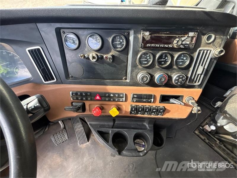 Freightliner Cascadia 126 T/A Sleeper Truck Tractor Cavalos mecânicos