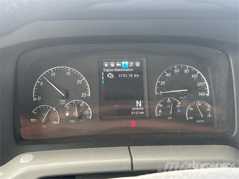 Freightliner Cascadia 126 6x4 T/A Sleeper Truck Tractor Dragbilar