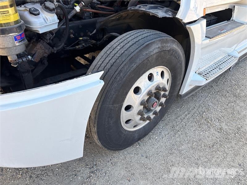 Freightliner Cascadia 126 6x4 T/A Sleeper Truck Tractor Motrici e Trattori Stradali