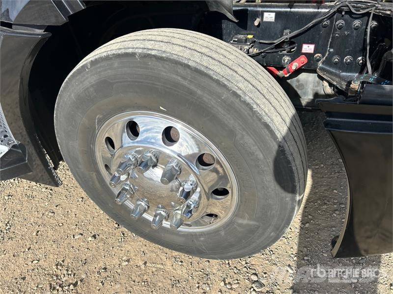 Freightliner Cascadia 126 6x4 T/A Sleeper Truck Tractor Traktorske jedinice