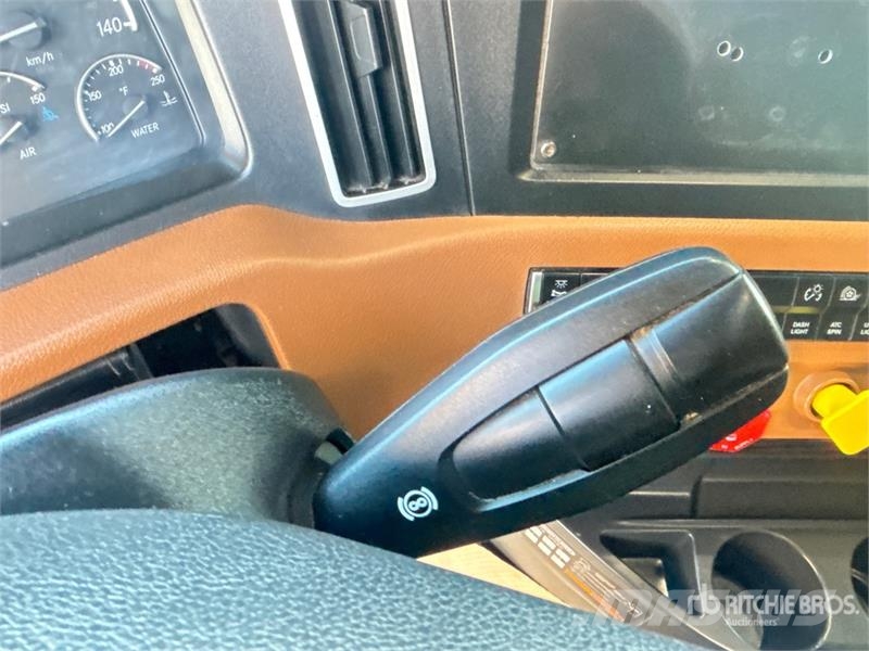 Freightliner Cascadia 126 T/A Sleeper Truck Tractor Влекачи