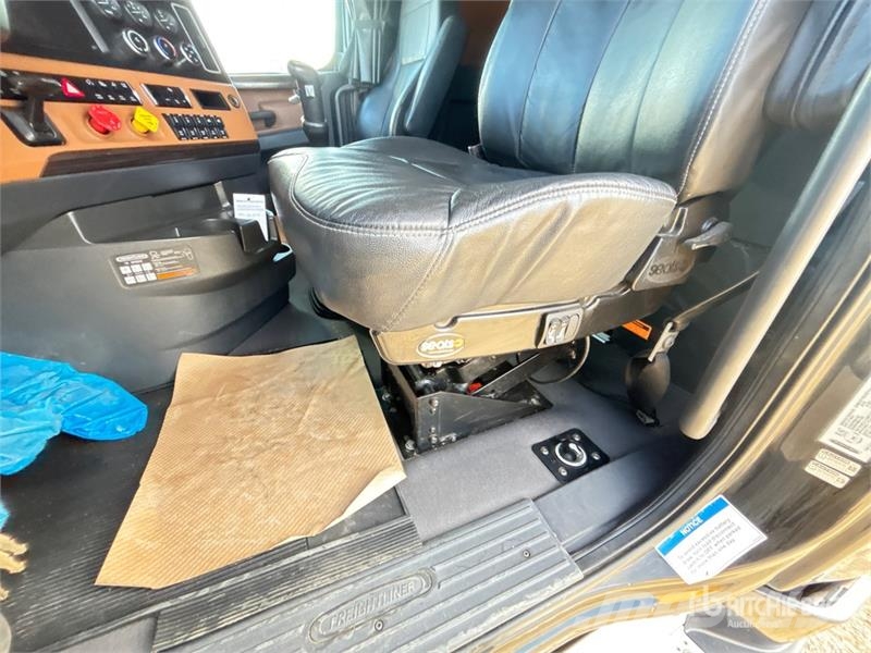Freightliner Cascadia 126 6x4 T/A Sleeper Truck Tractor Седельные тягачи
