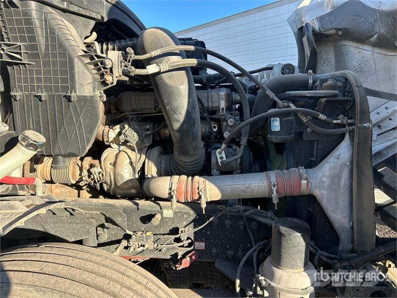 Freightliner Cascadia 126 6x4 T/A Sleeper Truck Tractor Cabezas tractoras