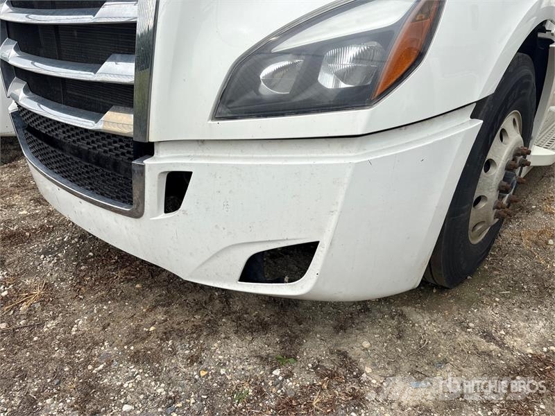 Freightliner Cascadia 6x4 T/A Sleeper Truck Tractor (Inoperable Cabezas tractoras