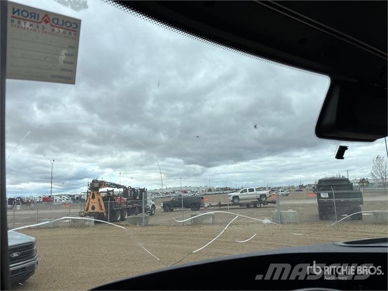 Freightliner Cascadia 126 6x4 T/A Sleeper Truck Tractor (Inoper Truck Tractor Units