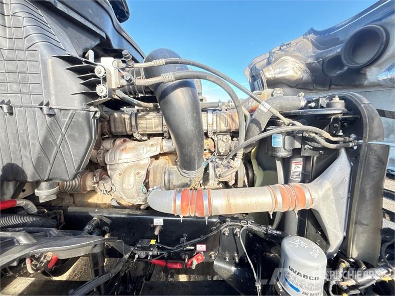 Freightliner Cascadia 126 6x4 T/A Sleeper Truck Tractor Седельные тягачи