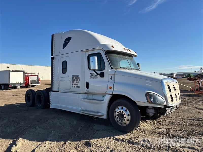 Freightliner Cascadia 6x4 6x4 T/A Sleeper Truck Tractor (Inoper Cabezas tractoras