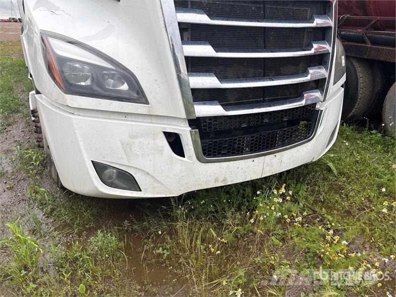 Freightliner Cascadia 126 6x4 T/A Sleeper Truck Tractor Autotractoare