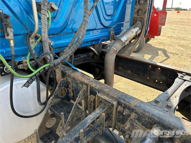 Freightliner Cascadia 125 6x4 T/A Sleeper Truck Tractor Седельные тягачи