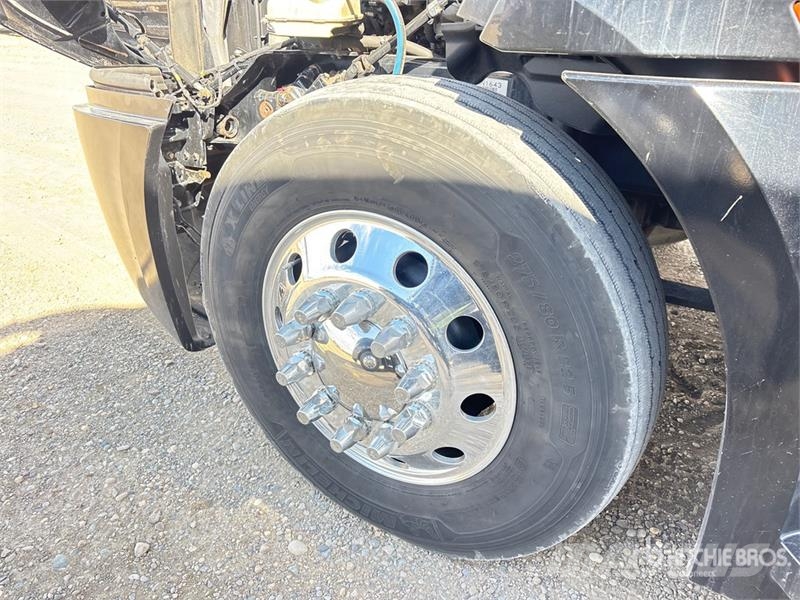 Freightliner Cascadia 126 6x4 T/A Sleeper Truck Tractor Τράκτορες
