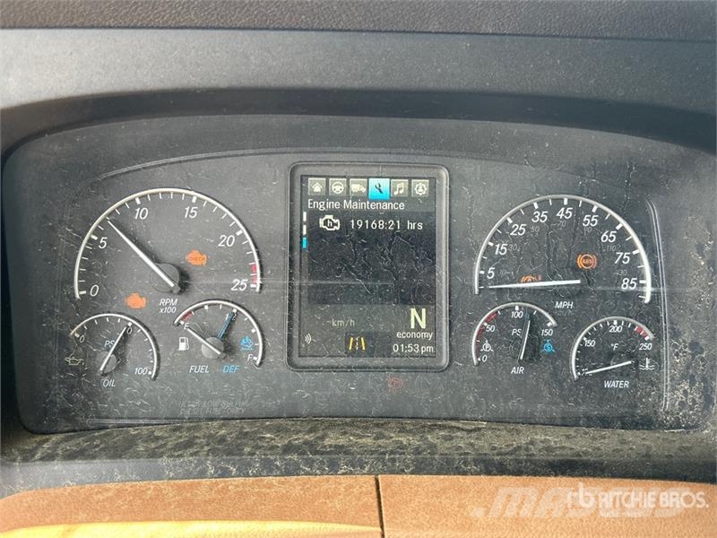 Freightliner Cascadia 126 6x4 T/A Sleeper Truck Tractor (Inoper وحدات الجر