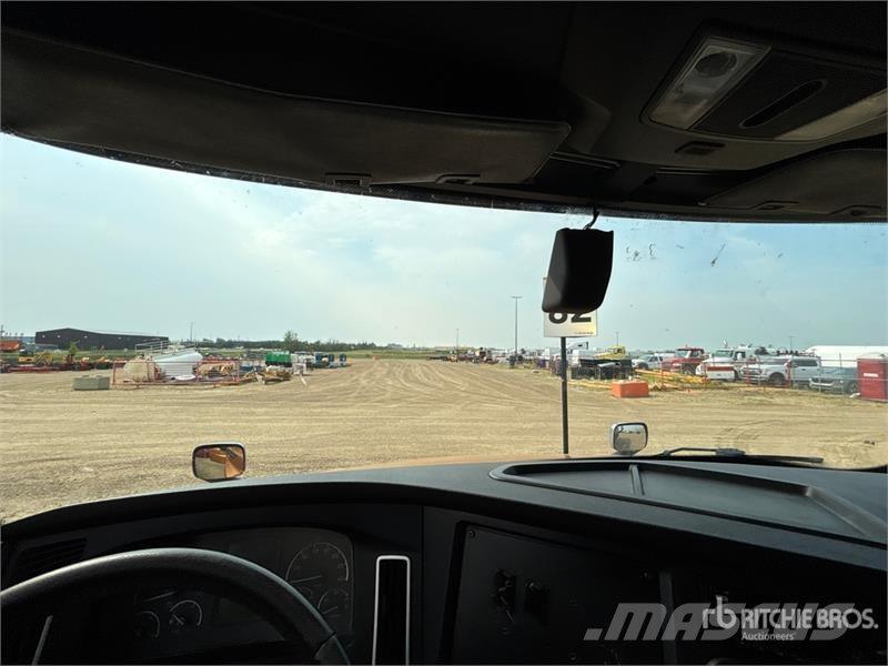 Freightliner Cascadia 126 6x4 T/A Sleeper Truck Tractor (Inoper Motrici e Trattori Stradali