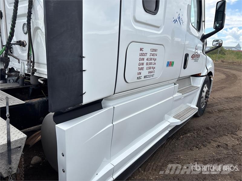 Freightliner Cascadia 126 6x4 T/A Sleeper Truck Tractor Camiones tractor