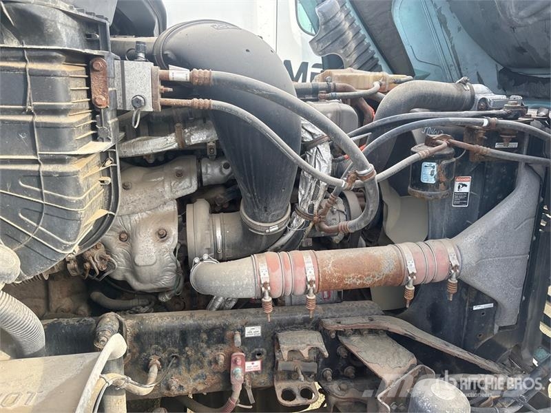 Freightliner Cascadia 125 6x4 T/A Sleeper Truck Tractor (Inoper Motrici e Trattori Stradali