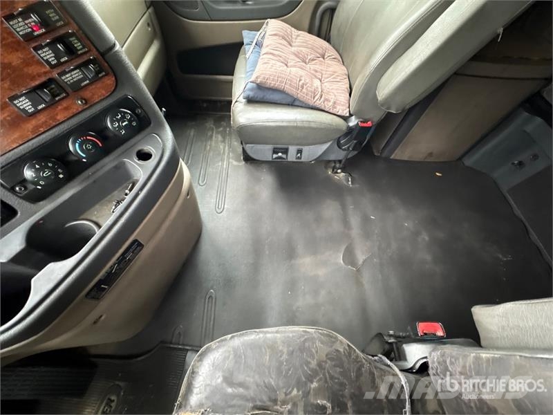 Freightliner Cascadia 125 6x4 T/A Sleeper Truck Tractor Sattelzugmaschinen