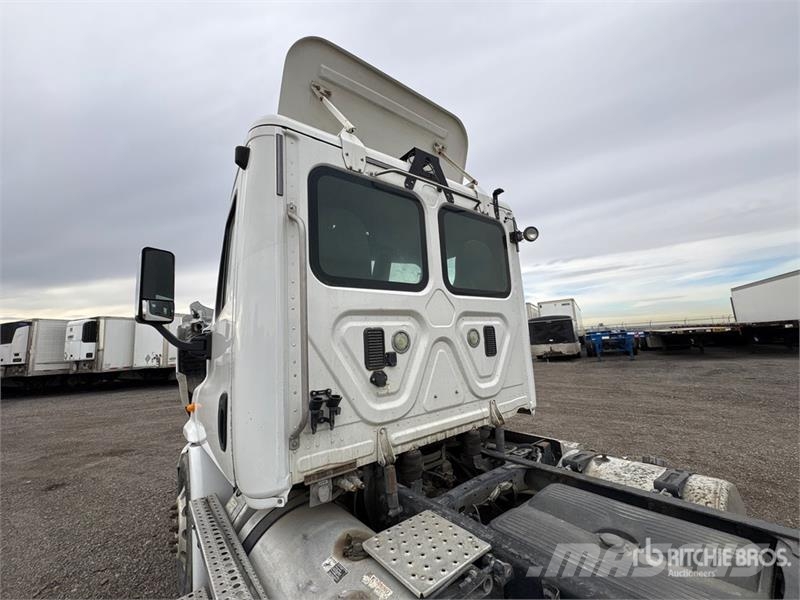 Freightliner Cascadia 4x2 S/A Day Cab Truck Tractor Тягачі