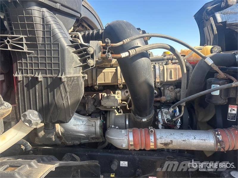 Freightliner Cascadia 126 6x4 T/A Sleeper Truck Tractor Тягачі
