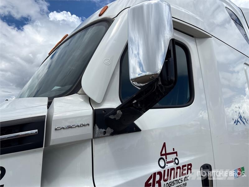 Freightliner Cascadia 126 6x4 T/A Sleeper Truck Tractor Camiones tractor