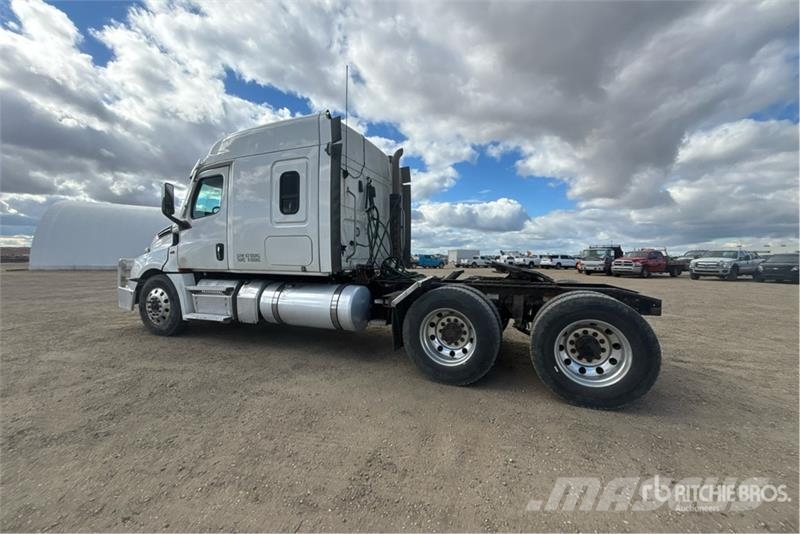 Freightliner Cascadia 126 6x4 T/A Sleeper Truck Tractor Sattelzugmaschinen