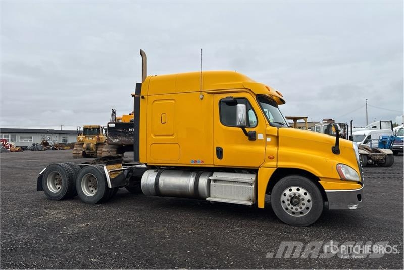 Freightliner Cascadia 125 6x4 T/A Sleeper Truck Tractor Tractor Units