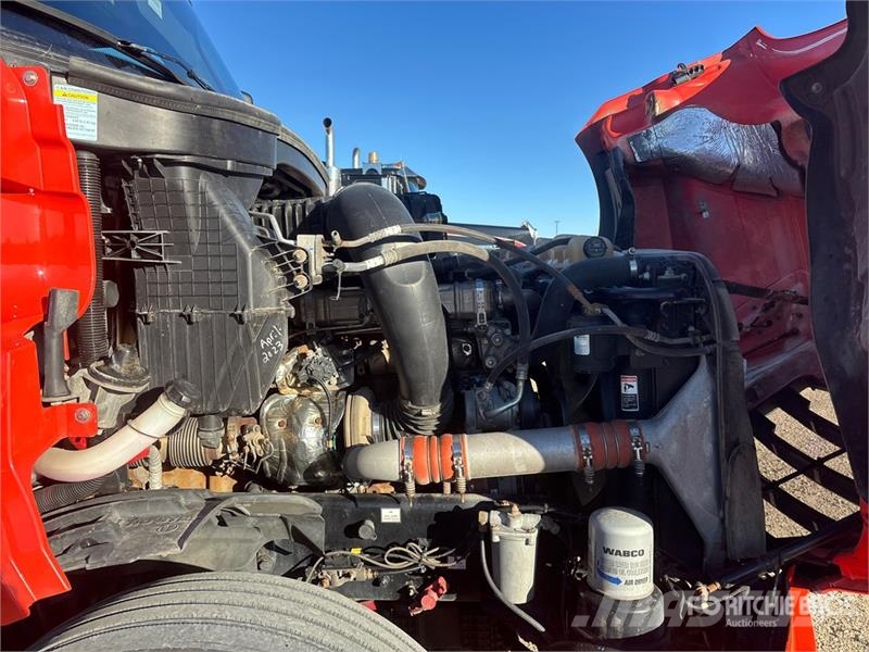 Freightliner Cascadia 126 6x4 T/A Sleeper Truck Tractor Cavalos mecânicos
