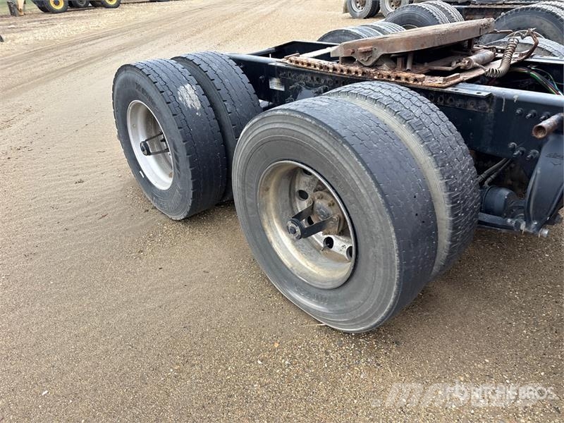 Freightliner Cascadia 126 6x4 T/A Sleeper Truck Tractor (Inoper Truck Tractor Units