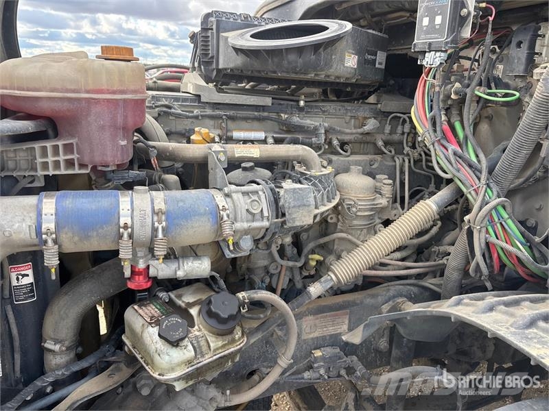 Freightliner Cascadia 126 6x4 T/A Sleeper Truck Tractor Sattelzugmaschinen