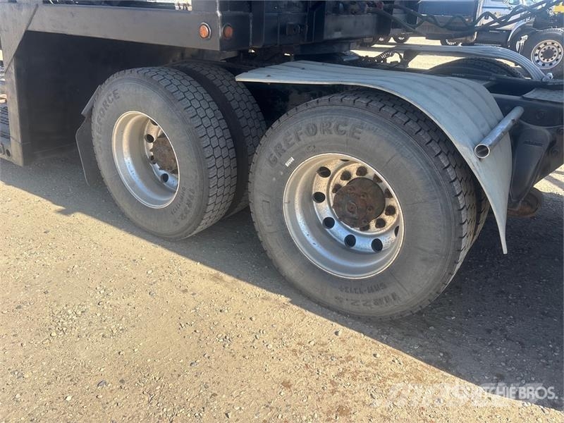 Freightliner Cascadia 125 6x4 Sleeper Car Carrier Truck Autotransporteri