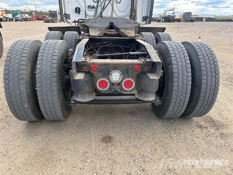 Freightliner Cascadia 126 6x4 T/A Sleeper Truck Tractor Sattelzugmaschinen