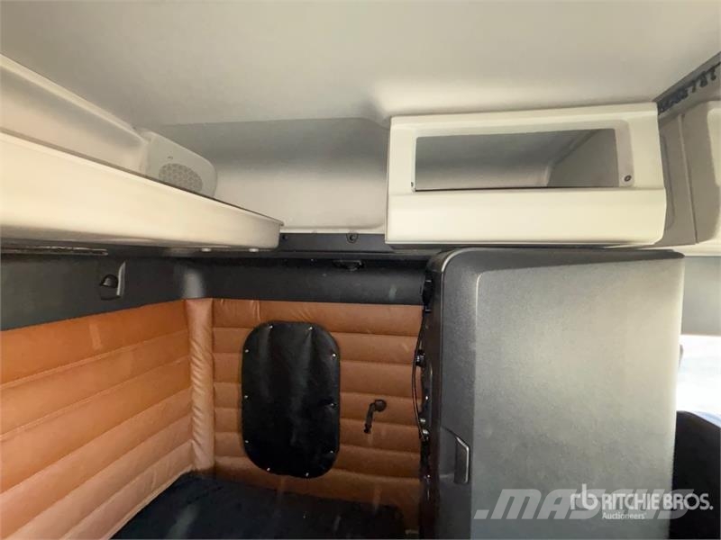 Freightliner Cascadia 126 6x4 T/A Sleeper Truck Tractor Седельные тягачи