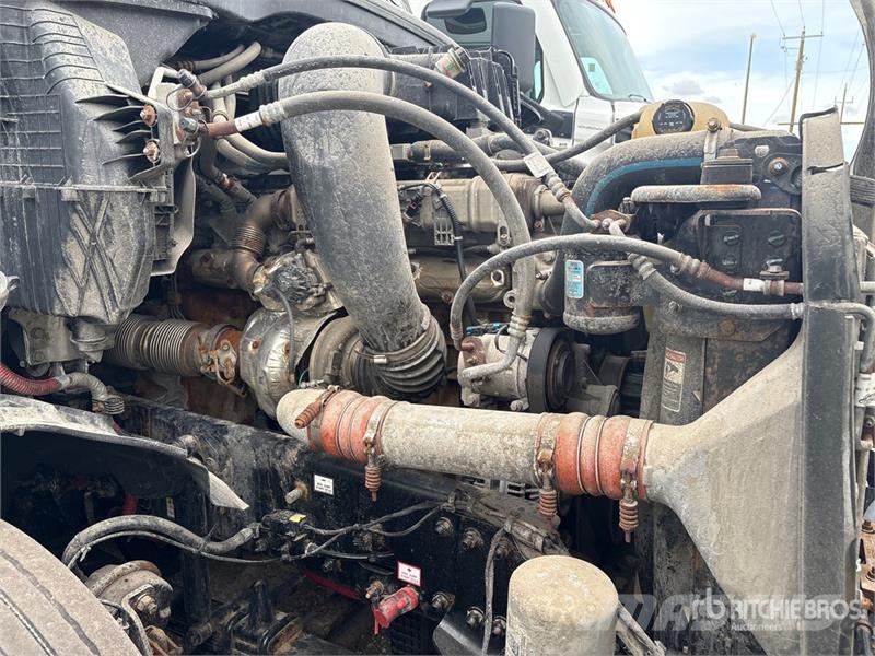 Freightliner Cascadia 6x4 T/A Sleeper Truck Tractor (Inoperable Cabezas tractoras