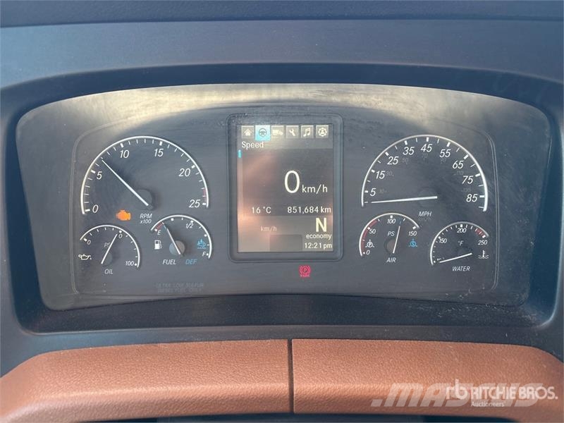 Freightliner Cascadia 126 T/A Sleeper Truck Tractor Camiones tractor