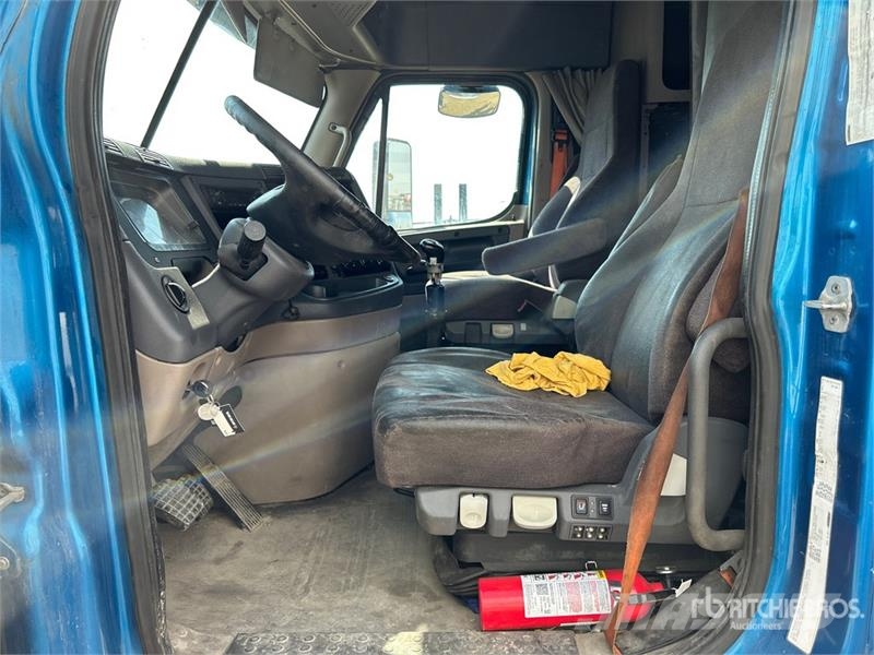 Freightliner Cascadia 125 6x4 T/A Sleeper Truck Tractor Седельные тягачи