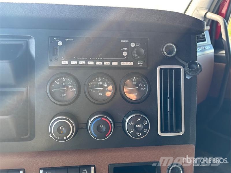 Freightliner Cascadia 126 T/A Sleeper Truck Tractor Camiones tractor