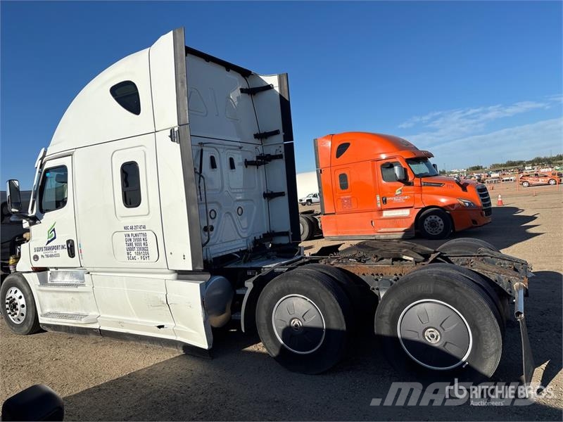 Freightliner Cascadia 126 6x4 T/A Sleeper Truck Tractor (Inoper Tegljači