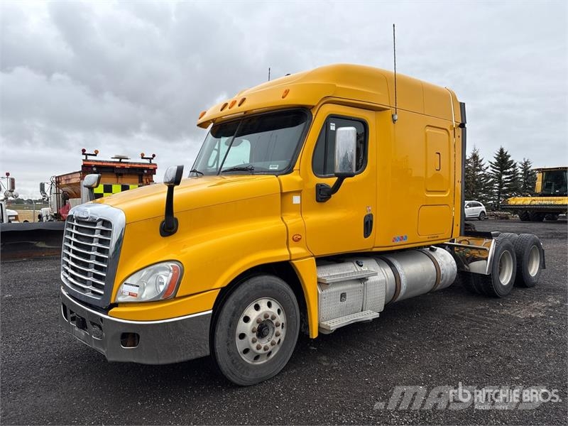 Freightliner Cascadia 125 6x4 T/A Sleeper Truck Tractor Tractor Units