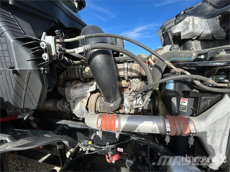 Freightliner Cascadia 126 6x4 T/A Sleeper Truck Tractor Traktorske jedinice