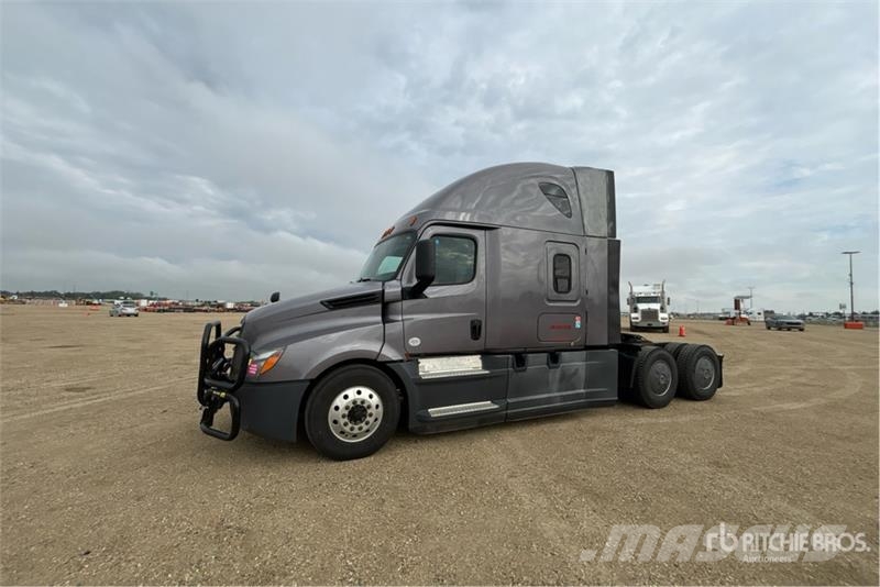 Freightliner Cascadia 126 6x4 T/A Sleeper Truck Tractor Sattelzugmaschinen